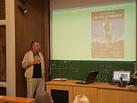 Rej 2011 Melantrich 20  Dalimil prezentuje připravovanou knihu o Ebicyklu.