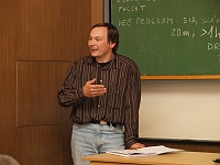 Rej 2011 Melantrich 21  Kája Trutnovský prezentuje svou zprávu o pulčí sekci.