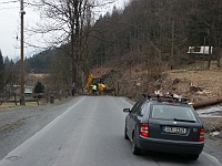 SKI 2011 Mirek 08  Strom padl na silnici těsně před námi.