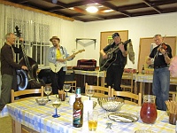 SKI 2011 Ottakarka 40  Čistě akustické nástroje dnes doplnila elektrická kytara.