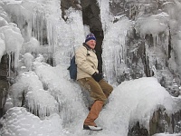 SKI 2011 Ottakarka 55  Míra Korábů se nebál vyšplhat do poloviny ledové stěny.