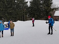 Ski 2022 Mirek 015  V chumelenici odcházíme od sochy Radegasta. - pátek, 25. února
