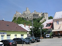 Ebi 2024 Dalimil 098  Monumentální zřícenina hradu Beckov nad stejnojmennou obcí.