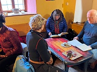 SKI 2024 Mirek 012  V čajovně je teplo a hlavně sucho. (Karin, Olga, Hana, Hom) - pátek, 23. února 2024