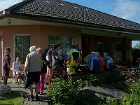 EBI 2025 Mirek 080  Přijíždíme na snídani v trávě k paní Lýdii do Světic. - úterý, 5. srpna