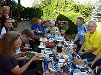 EBI 2025 Mirek 081  Snídaně v trávě u paní Lýdie I. - úterý, 5. srpna