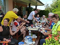 EBI 2025 Mirek 083  Snídaně v trávě u paní Lýdie III. - úterý, 5. srpna
