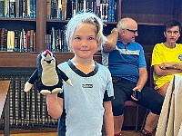 EBI 2025 Mirek 142  Anežka s krtečkem (v pozadí Marek a Iva Solaříkovi). - úterý, 5. srpna