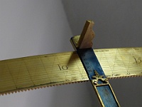 EBI 2025 Mirek 186  Stupnice s noniem pro přesné odečítání úhlů. - středa, 6. srpna