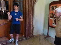 EBI 2025 Mirek 189  Za těmito dveřmi uvidíte knihovnu. - středa, 6. srpna