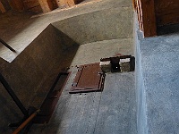 EBI 2025 Mirek 198  Čas průchodu obrazu Slunce poledníkem, zobrazeného touto dírkou značil pravé pražské poledne. - středa, 6. srpna