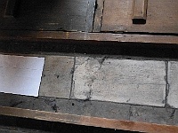 EBI 2025 Mirek 200  Tenký drátek vyznačuje polohu pražského poledníku. - středa, 6. srpna