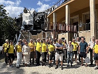 EBI 2025 Mirek 228  Druhý živý obraz před planetáriem a lunárním modulem. - středa, 6. srpna