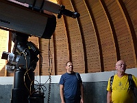 EBI 2025 Mirek 254  Martin a Milan Antoš obdivují dalekohled Meade 16´´ ve východní kopuli. - středa, 6. srpna