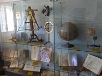 EBI 2025 Mirek 260  Optické přístroje (námořní sextant je uprostřed). - středa, 6. srpna