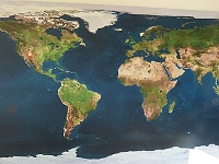 EBI 2025 Mirek 262  Mapa světa s vyznačeným místem dopadu arizonského meteoritu (až tam se Ebicykl dostal v roce 2013). - středa, 6. srpna