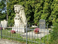 EBI 2025 Mirek 277  Pomník obětem 1. a 2. světové války ve Statenicích. - čtvrtek, 7. srpna