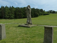 EBI 2025 Mirek 291  Socha Matky s dítětem a základy lidické školy. - čtvrtek, 7. srpna