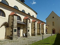 EBI 2025 Mirek 333  Pohled na baziliku sv. Václava (vlevo) a kostel sv. Klimenta (vpravo). - pátek, 8. srpna