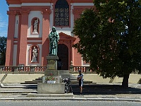 EBI 2025 Mirek 340  Martin před kostelem Nanebevzetí P. Marie. - pátek, 8. srpna