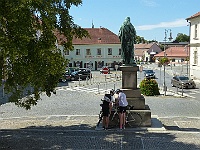 EBI 2025 Mirek 341  Martin a Aďa studují výjezd z města. - pátek, 8. srpna