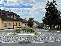 EBI 2025 Mirek 343  Kruhová křižovatka v Kolodějích. - pátek, 8. srpna