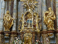 EBI 2025 Mirek 369  V kostele Panny Marie Vítězné a sv. Antonína Paduánského vidíme Pražské Jezulátko. - sobota, 9. srpna