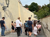 EBI 2025 Mirek 373  Posezení U Hrocha bylo kvůli covidu odvoláno a tak se vracíme na stanici metra. - sobota, 9. srpna