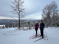 SKI 2026 Mirek 006  Radka udělá fotku Ilony se mnou (Ilona, Mirek). - čtvrtek, 19. února