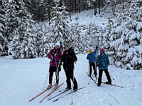 SKI 2026 Mirek 010  Ilona a Radka v místě Pod Hromovkou. - čtvrtek, 19. února