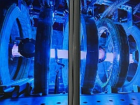 EbiCERN 2025 Mirek 067  Vizualizace protonového svazku (jasný pruh ve středu obrázku).