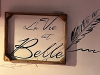 EbiCERN 2025 Mirek 094  Život je krásný - nápis v restauraci. - čtvrtek, 15. května