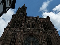 EbiCERN 2025 Mirek 123  Věž katedrály vysoko převyšuje okolní domy. - pátek, 16. května