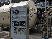 EbiCERN 2025 Mirek 145  Spacelab je mnohem větší, byl ale také vynášen většími nosiči, konkrétně americkým raketoplánem. - sobota, 17. května