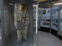EbiCERN 2025 Mirek 179  Takto byl skafandr zaprášen měsíčním prachem po návratu do velitelského modulu. - sobota, 17. května