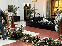 2024 Plskovi-pohreb Mirek 17  Kladení květin. - pátek, 26. ledna 2024