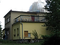 PROFIL 267  Cíl čtvrté etapy byl na hvězdárně v Jindřichově Hradci (byla otevřena v roce 1961). Zde se i spalo. Foto Milan Antoš.