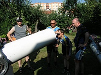 PROFIL 378a  Při poslední etapě navštívili ebicyklisté hvězdárnu pana Fryše v Chocni. Foto Jiří Říha
